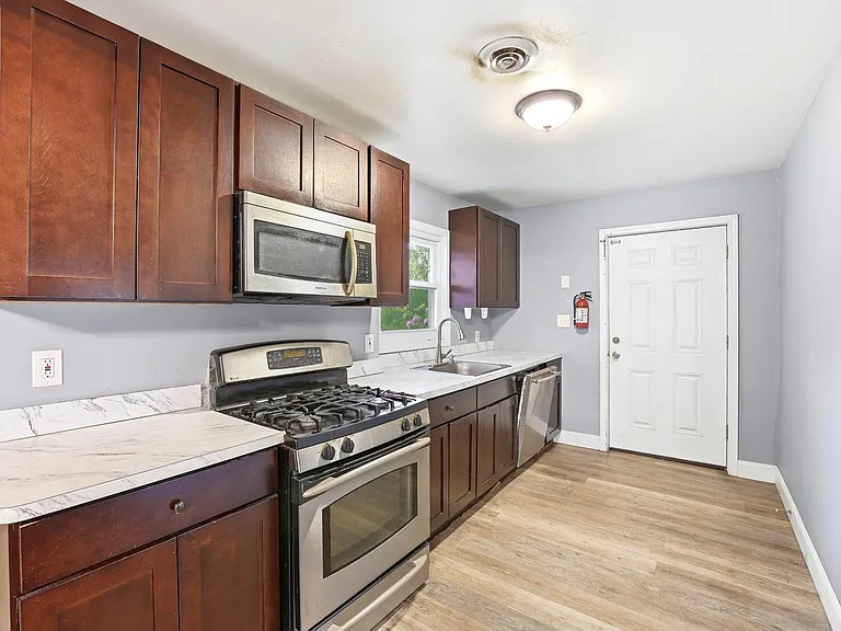 1116 N Maple Ave — Photo 11