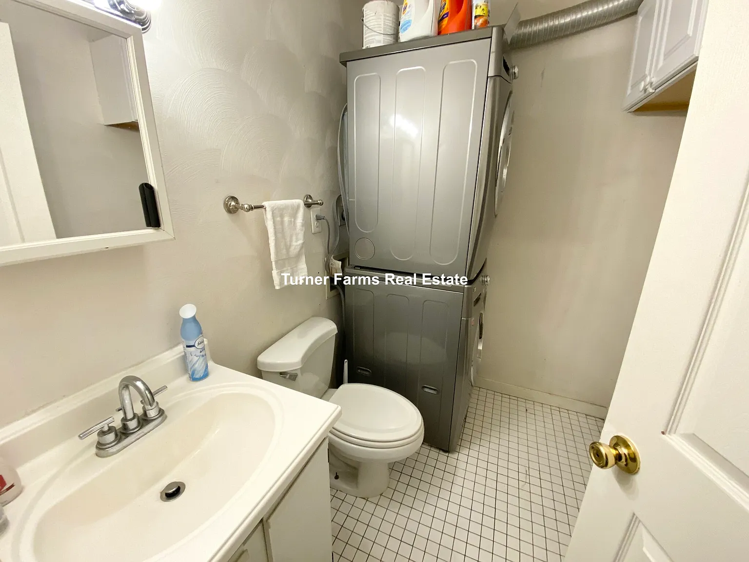 4 bed, 1.5 bath, 9999 sqft, $5,600 — Photo 3