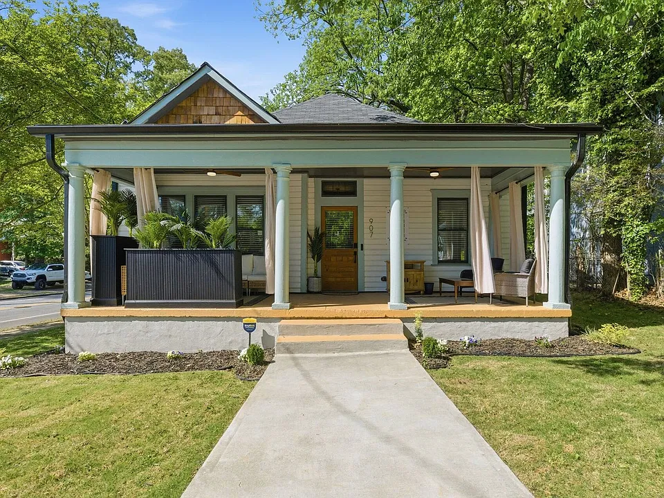 907 Beecher St SW