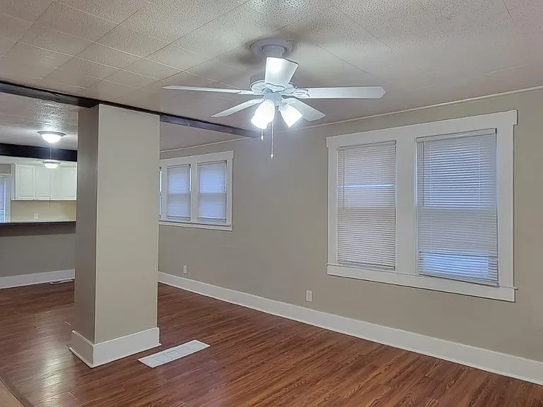 951 W Florence Ave — Photo 9