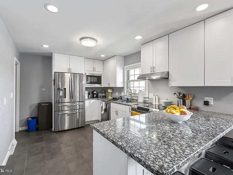 1321 Rowe St #A — Photo 11