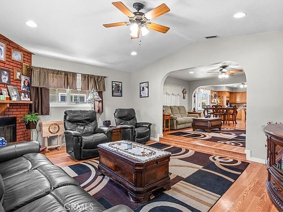 5th image of 12745 Oaks Ave