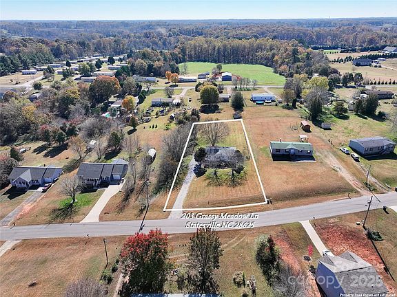 2nd image of 203 Grassy Meadow Ln