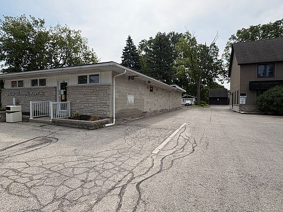 2nd image of 110 Wilson St W #2