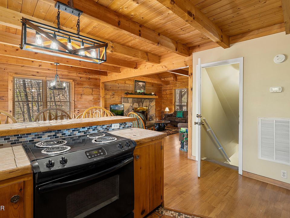 13th image of 1855 Spring Hill Dr