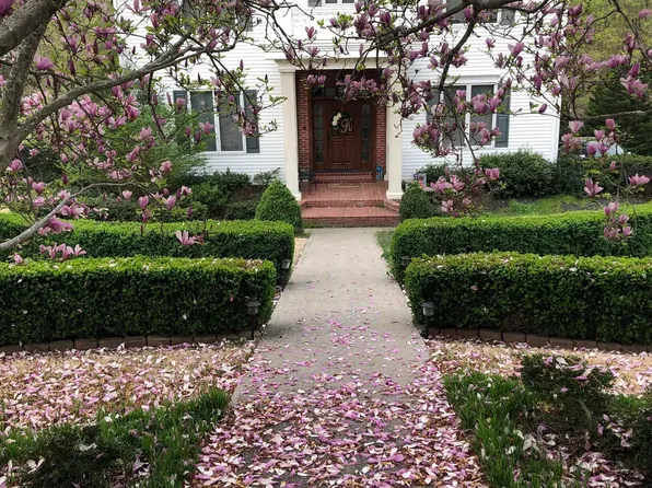 609 W Dogwood Dr, Kuttawa, KY 42055