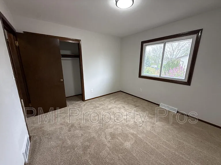 8150 S 88th St — Photo 28