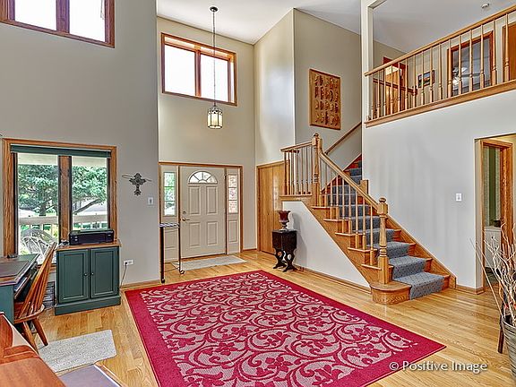 3rd image of 32 N Poplar Pl