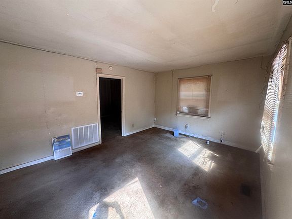 3rd image of 315 Pineneedle Rd