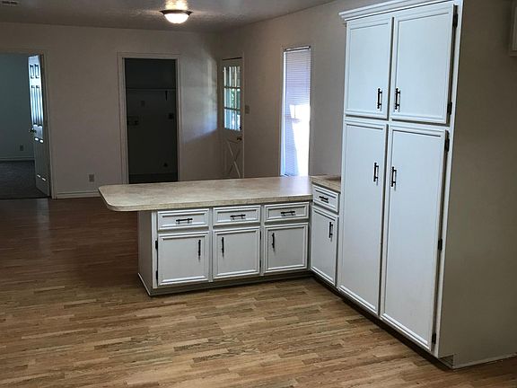 3rd image of 801 Grigsby Ave