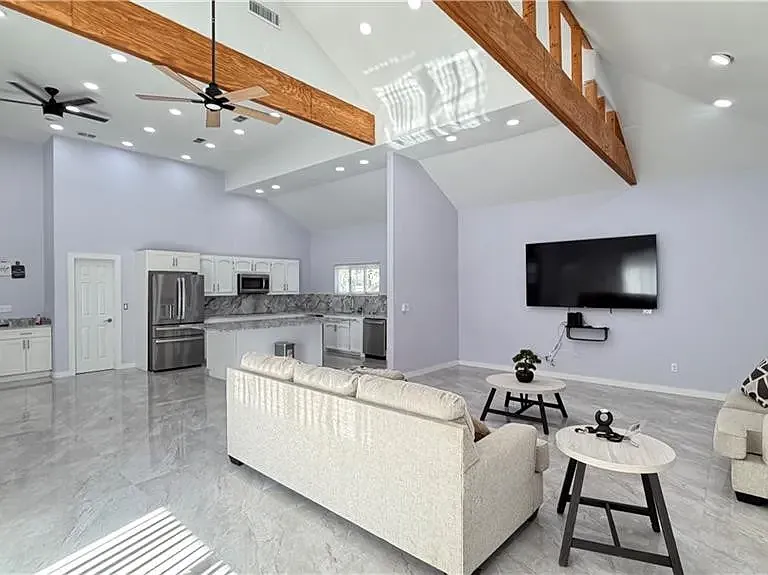 2504 Lilac Ave — Photo 3