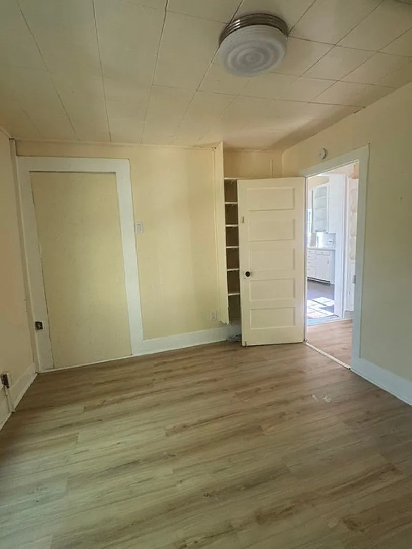 Downtown-Charming Vintage Home-Section 8 accepted — Photo 3