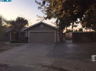 2445 N Oak Park Ct, Visalia, CA 93291