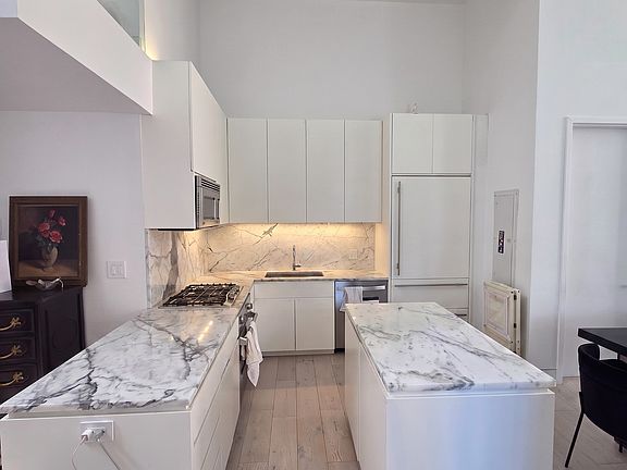 5th image of 350 E 81st St #Penthouse