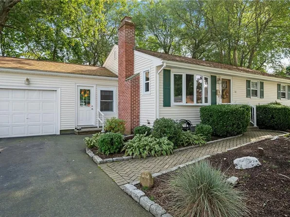 42 Wildwood Trl, East Greenwich, RI 02818