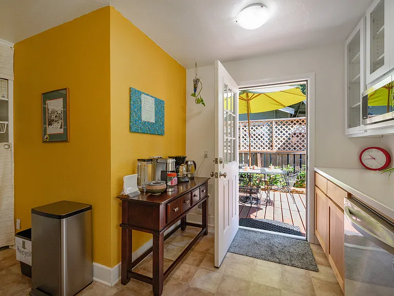 2431 Potter St — Photo 23