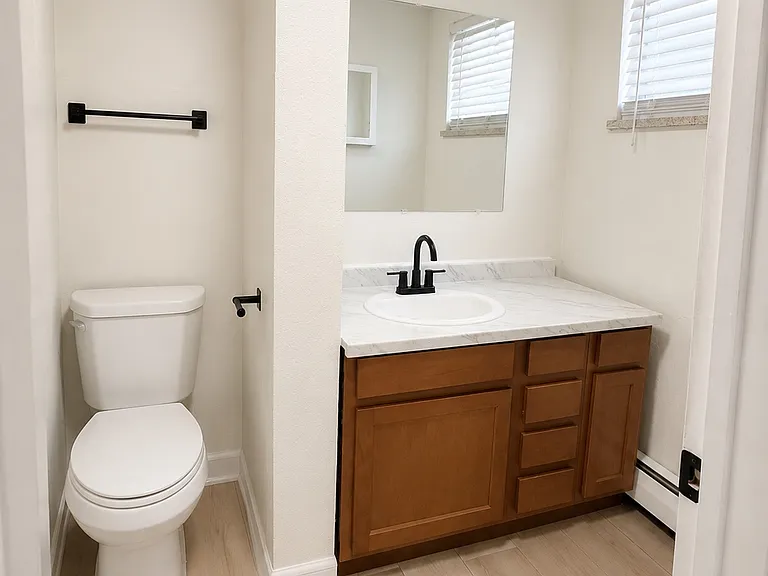 Kirkmoore Apartments — Photo 4