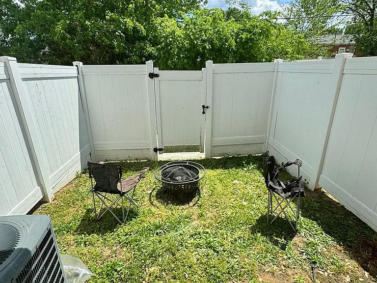 1009 W Graham Rd — Photo 7