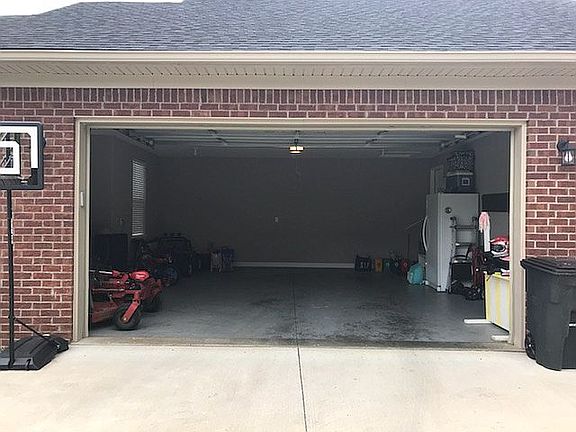 3rd image of 2707 Crescent Hill Dr NE