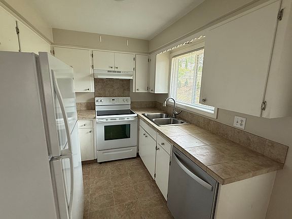 5th image of 780 Oakhill Ave SE