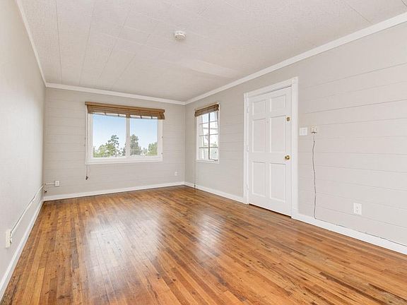 2nd image of 216 S Clementine St APT 4