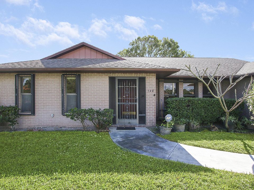 1st image of 128 NE Sagamore Ter
