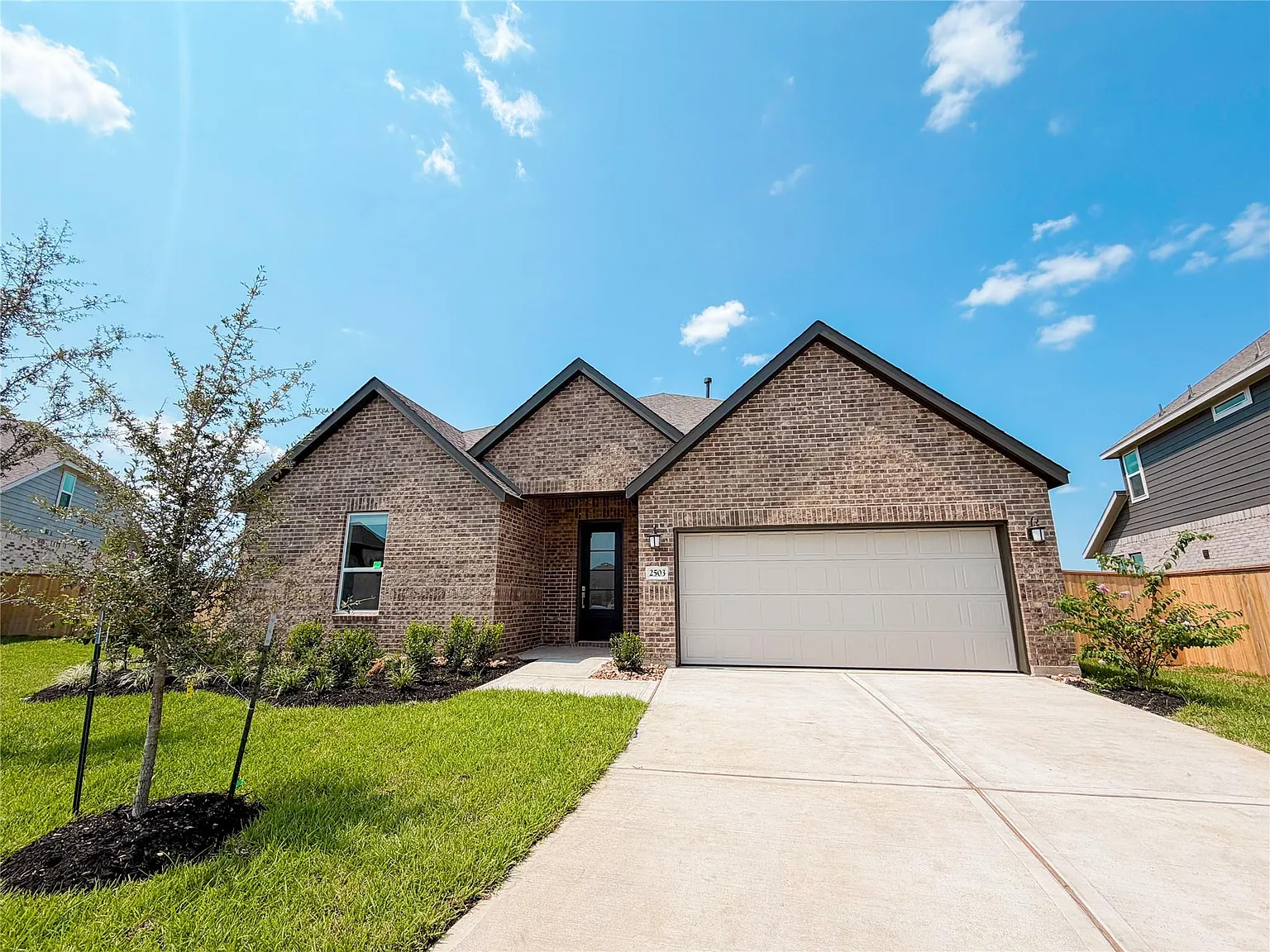 4 bed, 3.0 bath, 2731 sqft, $2,800 — Photo 1