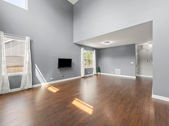 3rd image of 802 Barton Dr