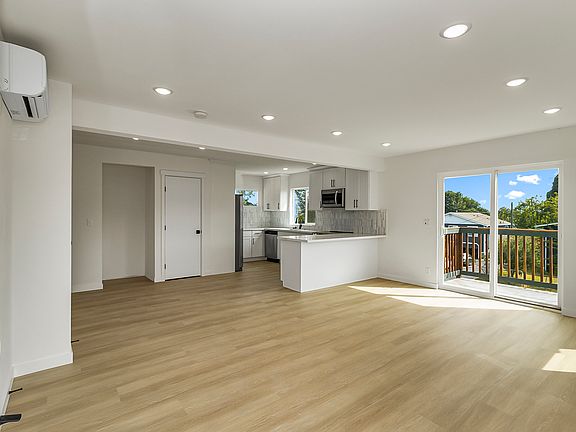 5th image of 5655 31st Ave SW #A