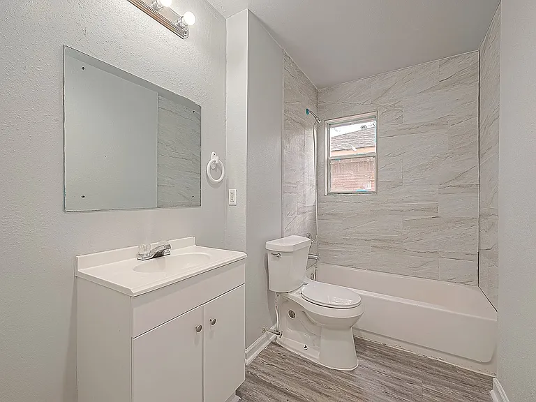 5646 Cedarburg Dr — Photo 2
