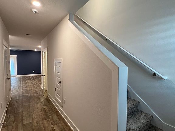 4th image of 1531 Farragut Way