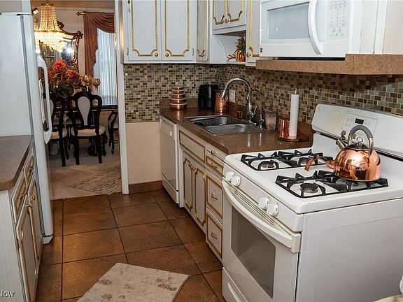 2nd image of 3670 Silsby Rd