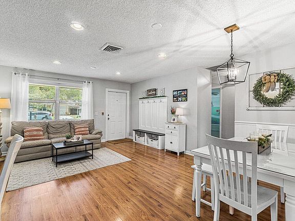 4th image of 4211 Centurian Cir