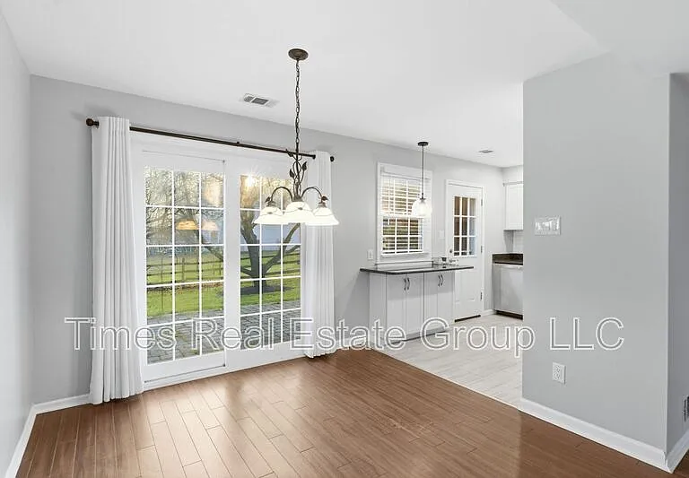 136 Brookfield Ct — Photo 17