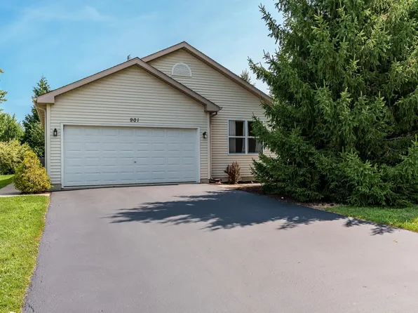 901 N Oak Creek Dr, Genoa, IL 60135