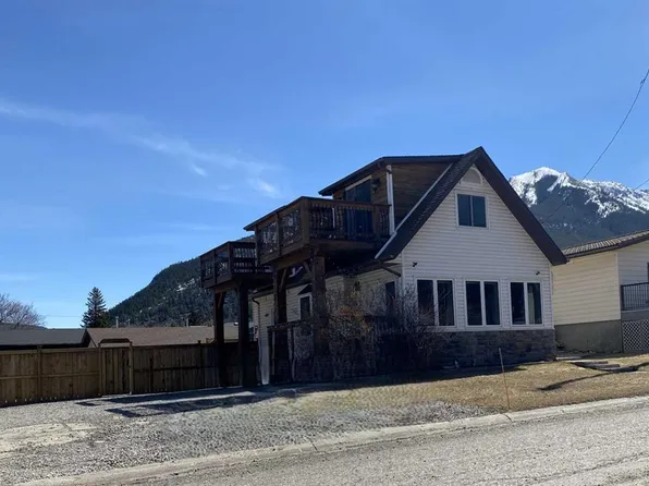 1809 W 129th St, Crowsnest Pass, AB T0K 0E0