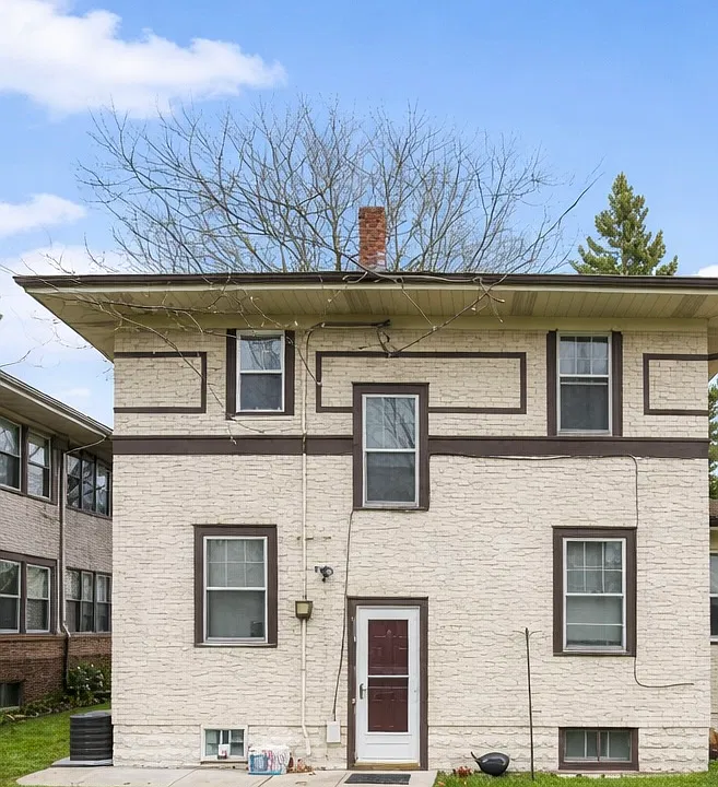 811 Snelling Ave N #2