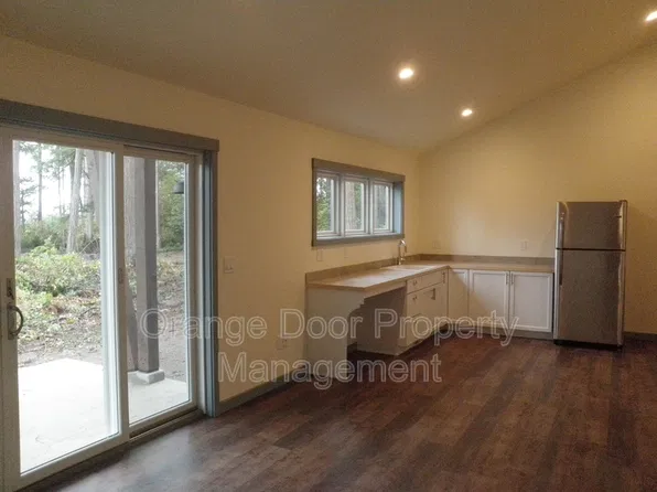 7013 Stanich Ave Unit C, Gig Harbor, WA 98335