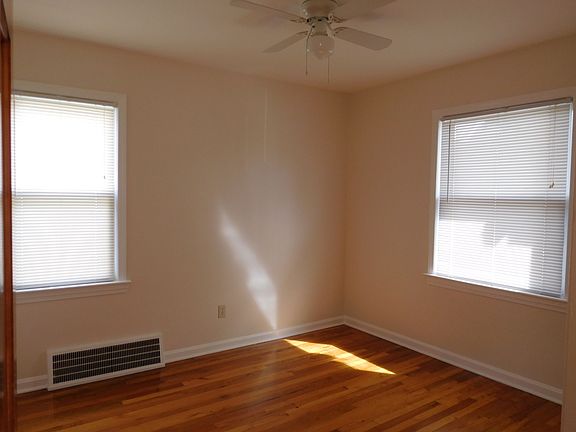 5th image of 19601 Ormiston Ave