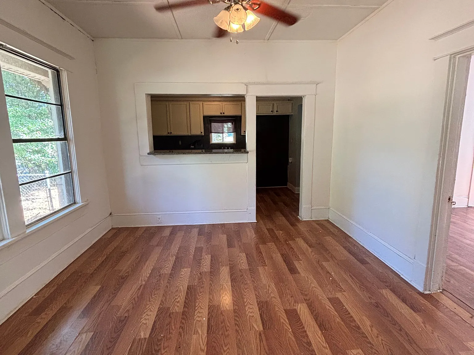 2 bed, 977 sqft, $800 — Photo 2