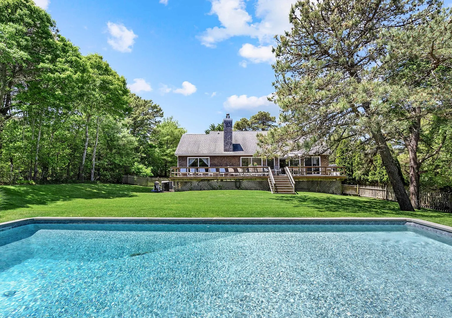 Spacious Southampton Home in Shinnecock Hills, Heated Pool — Photo 2