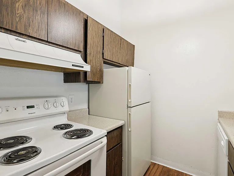 7-web-or-mls-E_Hampton_St_-_Unit_207_-_007