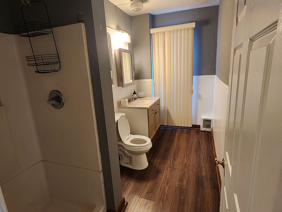 2nd image of 11 E Elm St