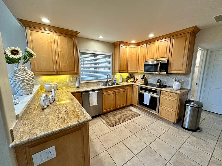 7027 Pine Gate Way #B — Photo 4