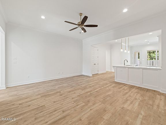 2nd image of 121 Grenadine Dr