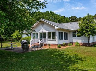 61 Comanchee Ln, Kilmarnock, VA 22482