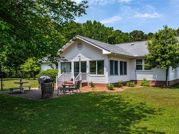 61 Comanchee Ln, Kilmarnock, VA 22482