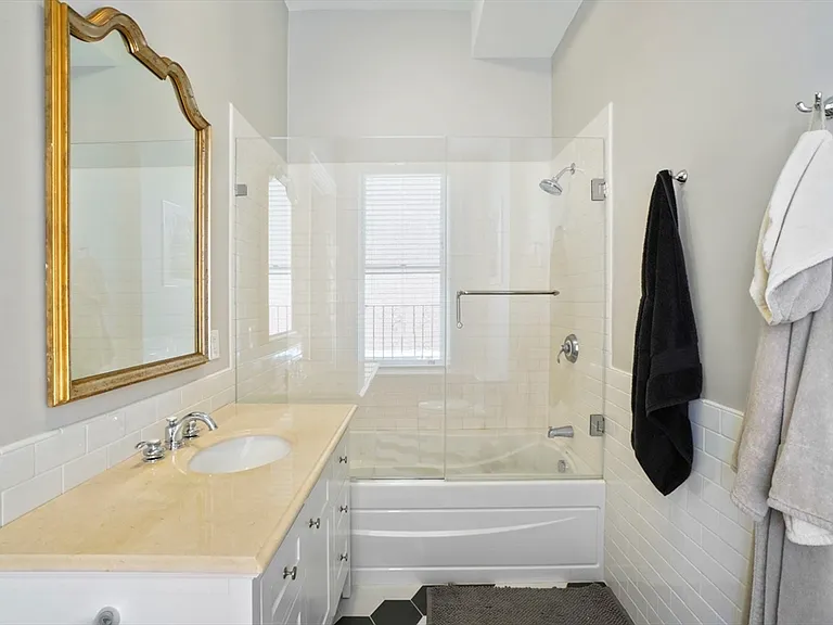 334 Beacon St #6 — Photo 9