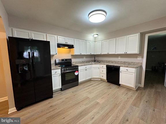 3rd image of 29831 Lee Rd