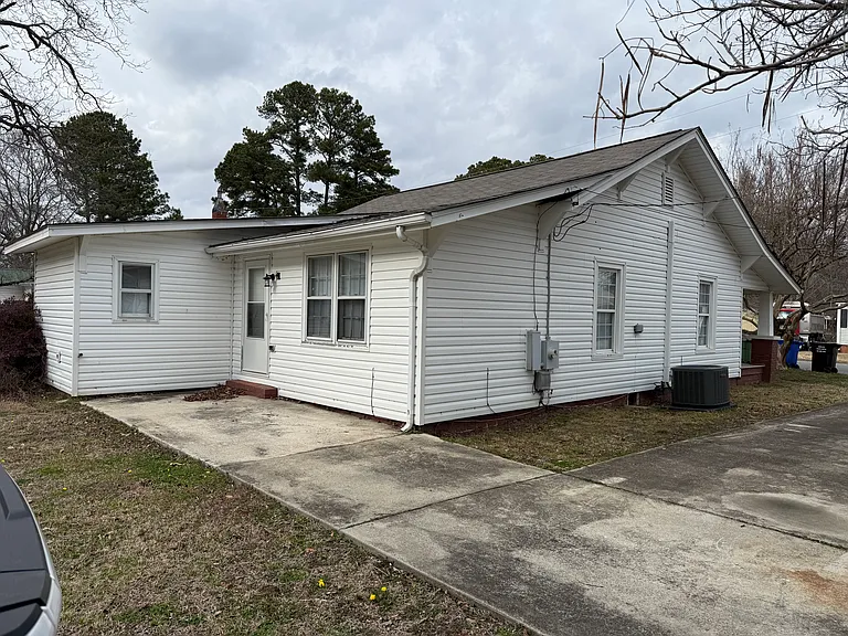211 W Woodall St — Photo 12